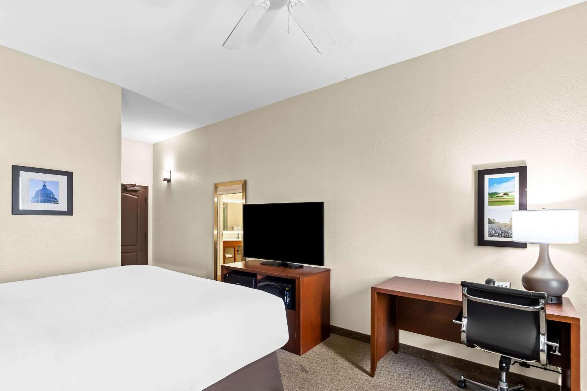 Comfort Inn & Suites Grenada Exterior photo